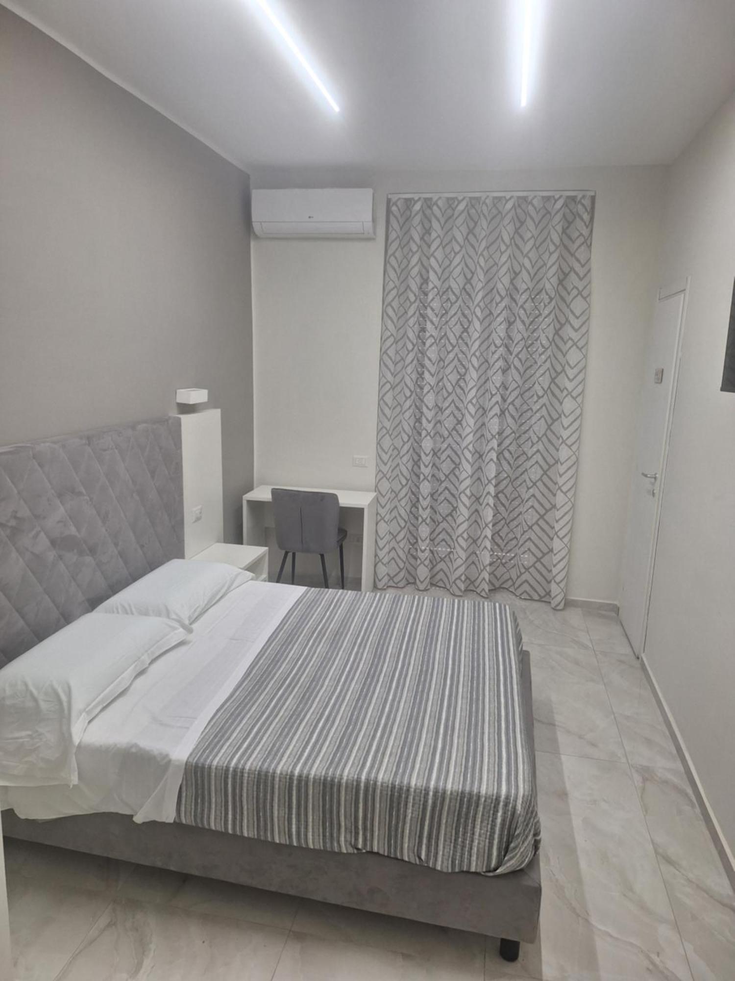 Hotel La Violetta Napoli Esterno foto